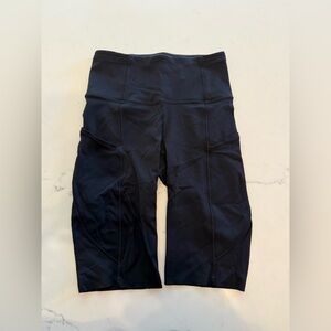 Lululemon Bike Shorts with pockets Size 2